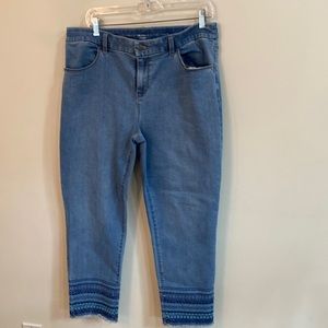 Chico’s Embroidered Hem Perfect Stretch Girlfriend Slim Leg Ankle, Size 2